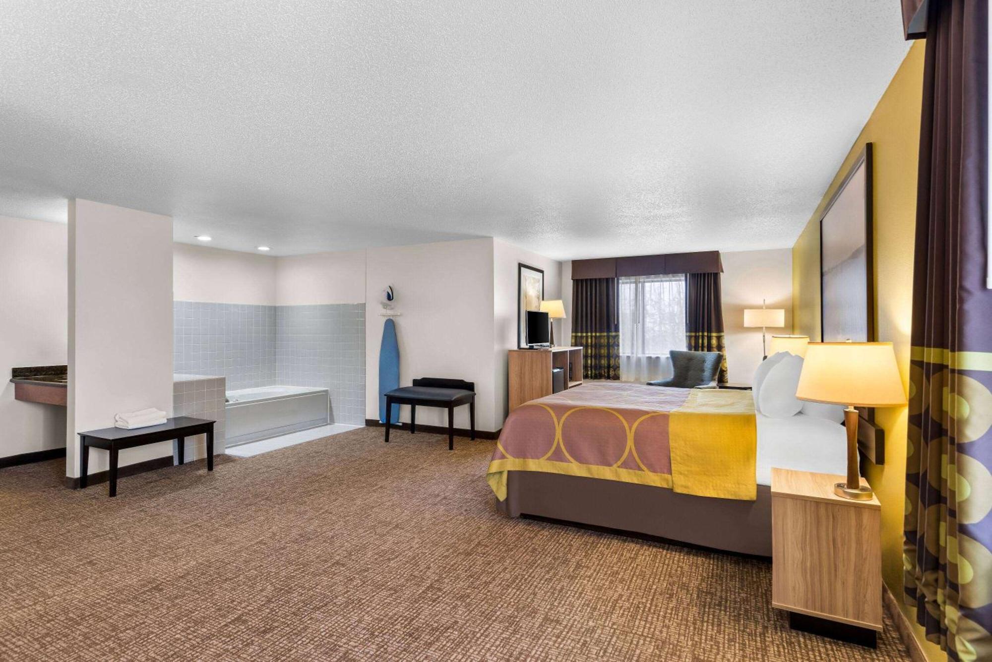 Super 8 By Wyndham Oelwein Hotell Exteriör bild