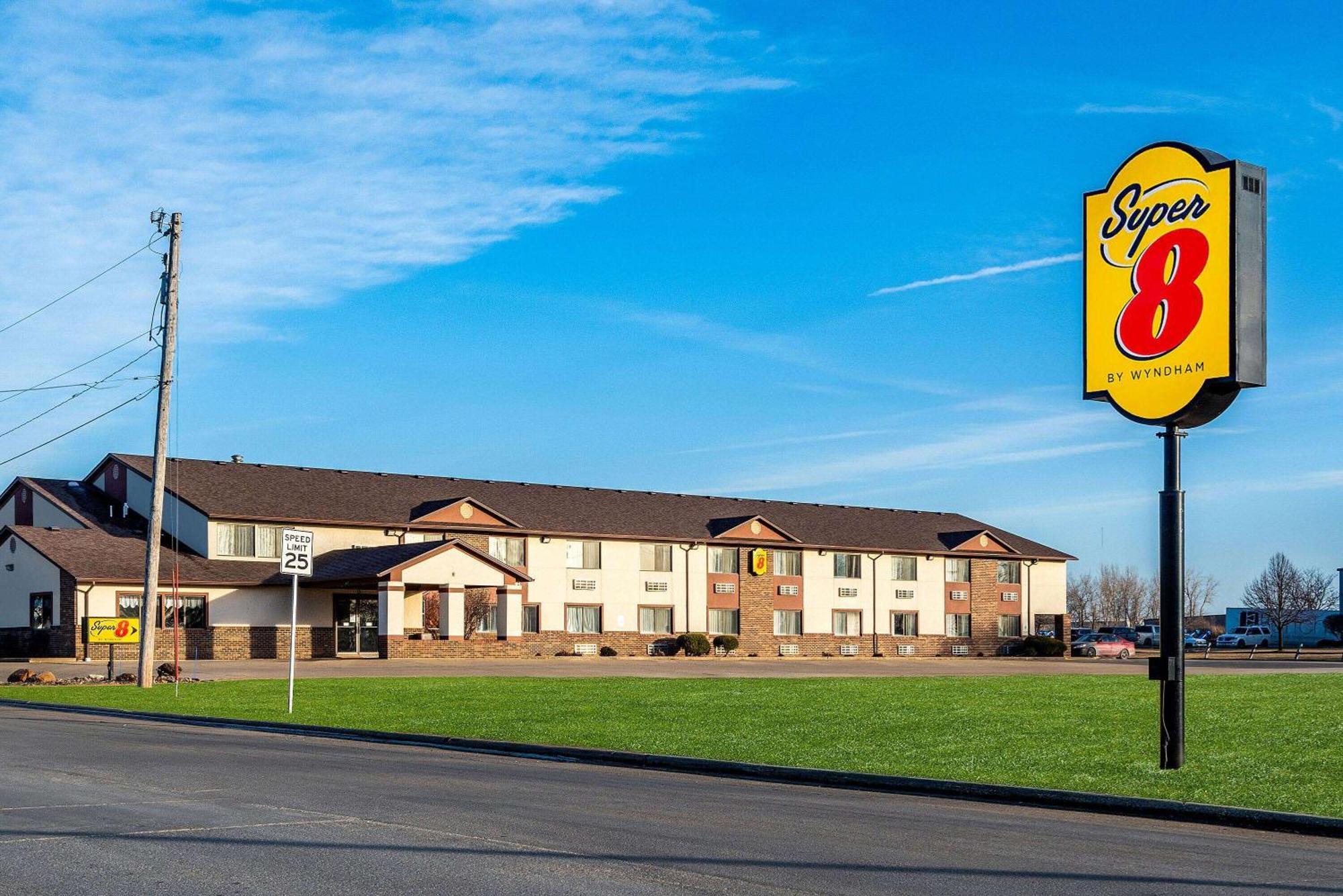 Super 8 By Wyndham Oelwein Hotell Exteriör bild